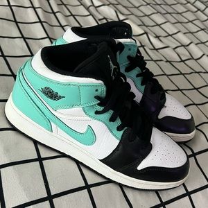 Jordan 1 Mid Tropical Twist Igloo